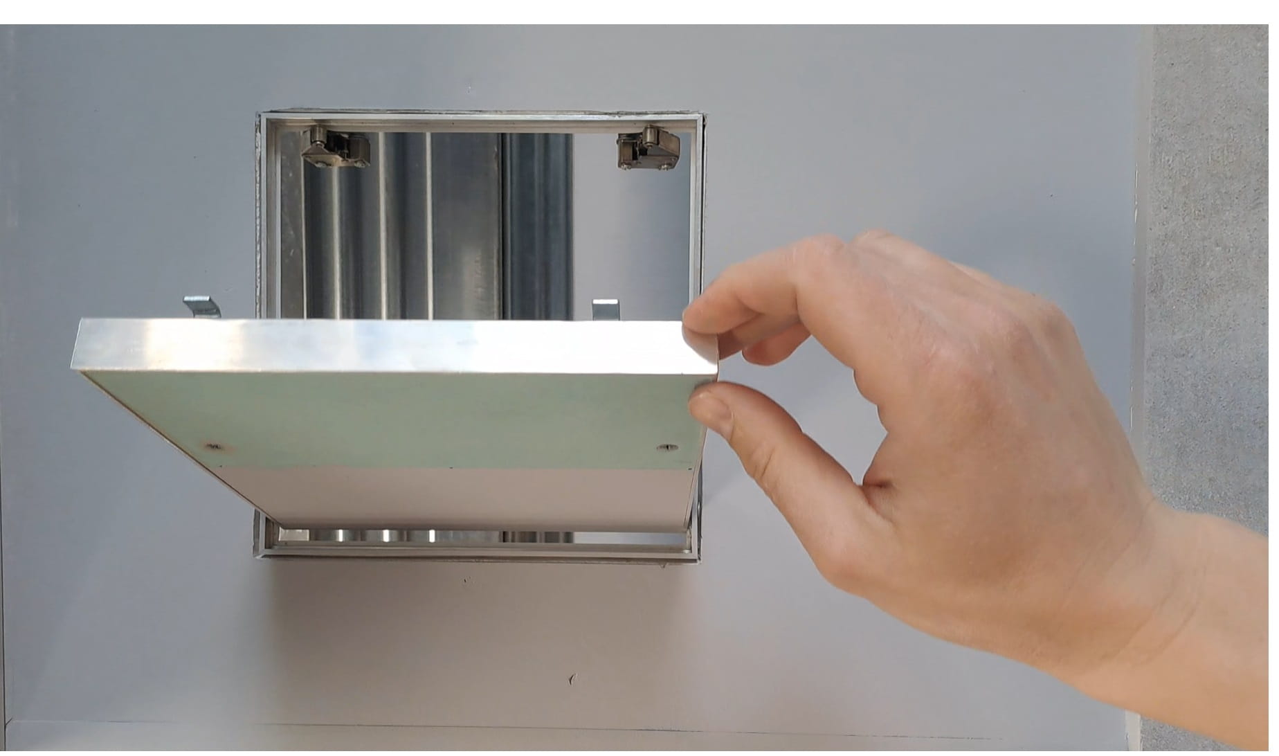 350x350 mm - Drzwiczki rewizyjne do sufitu i ściany GK Wyciągana Rewizja do malowania- REMO (35x35 cm) - obrazek 9